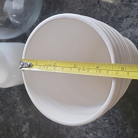 4 Tabletop Glass Vases - Picture 4 of 7